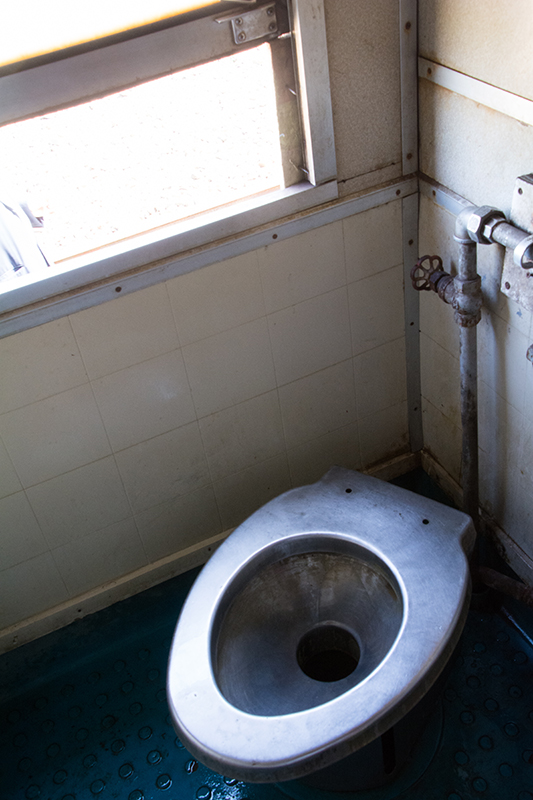 タンザン鉄道のトイレ